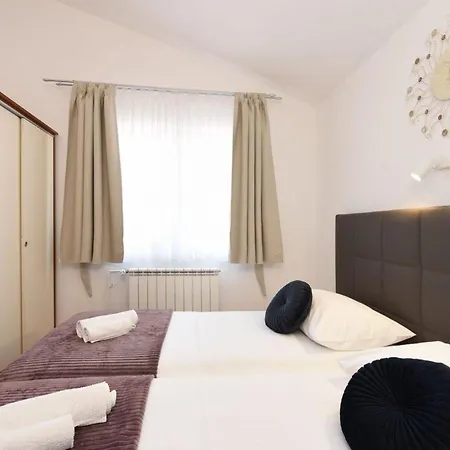 Schoenes In Apartman Starigrad-Paklenica