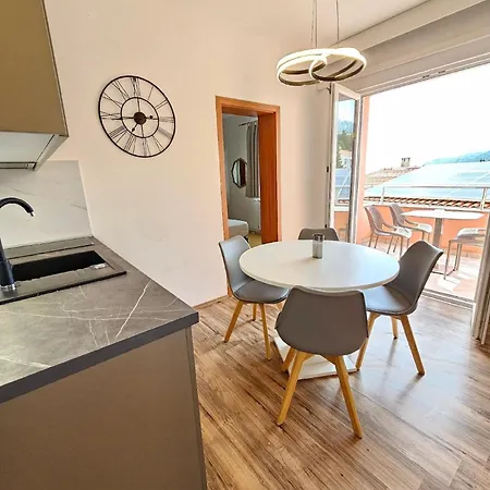 Apartman Schoenes In *